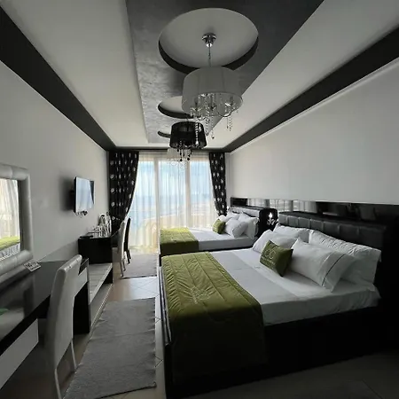 Hotel Cc & Vlorë
